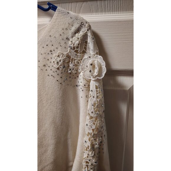 Liv Milano Medium White Floral and Bling Shoulder Long Sleeve Top - Picture 4 of 7